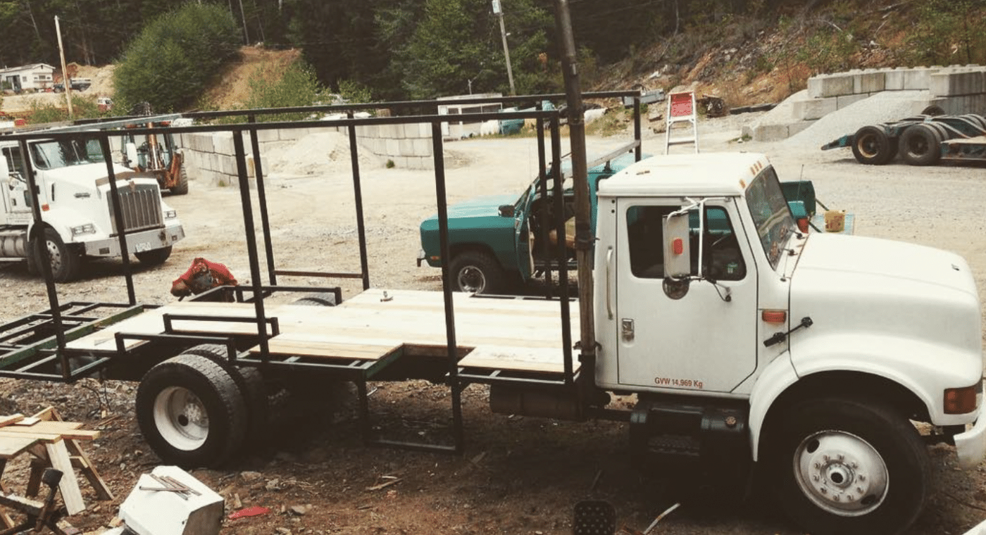 Elle transforme un camion en maison féérique