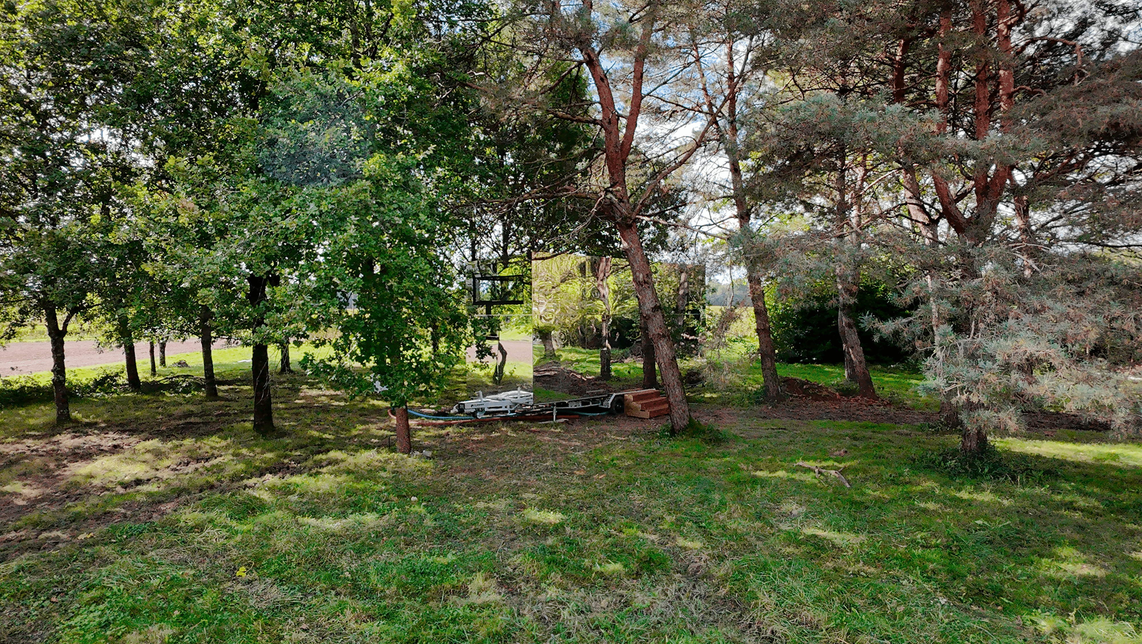 Tiny House invisible : une micro maison qui se fond dans la nature