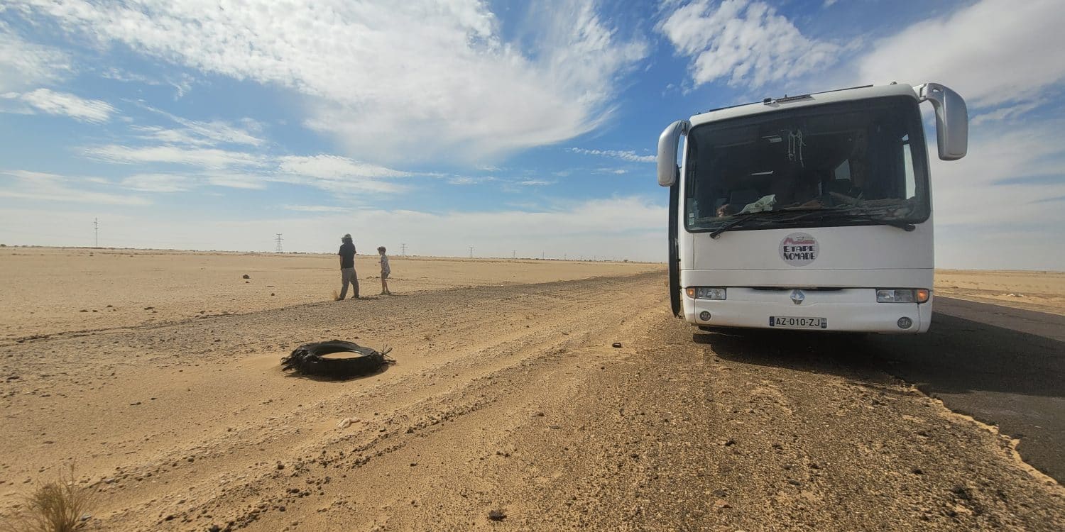 Vivre en bus aménagé : le choix d'une famille nomade