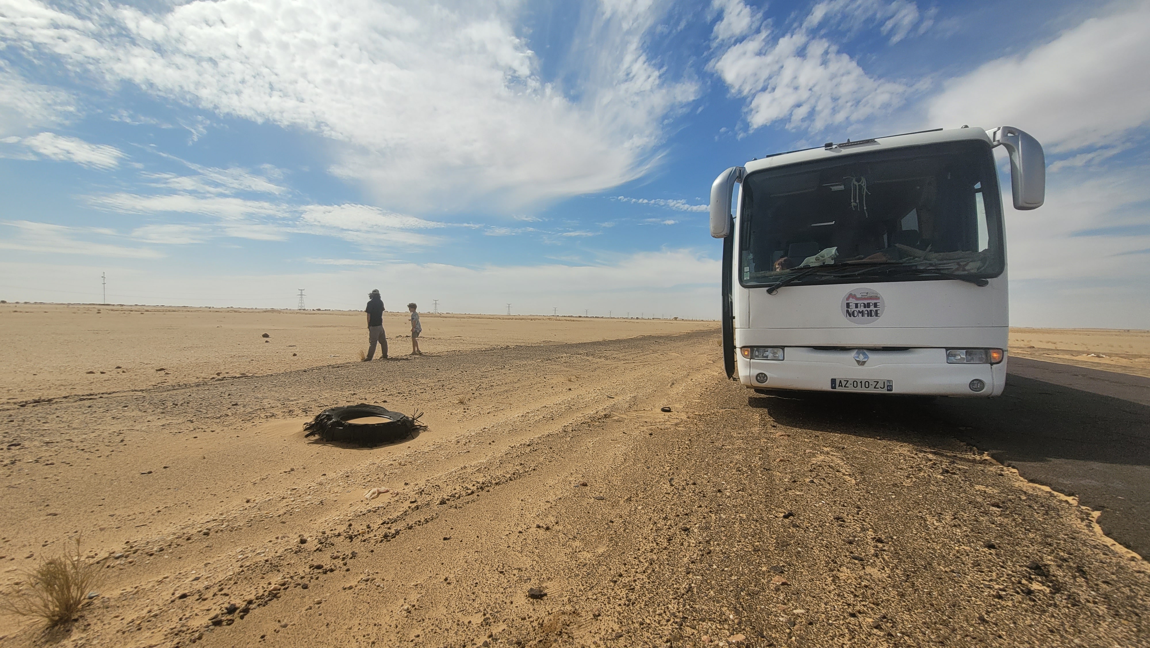 Vivre en bus aménagé : le choix d'une famille nomade