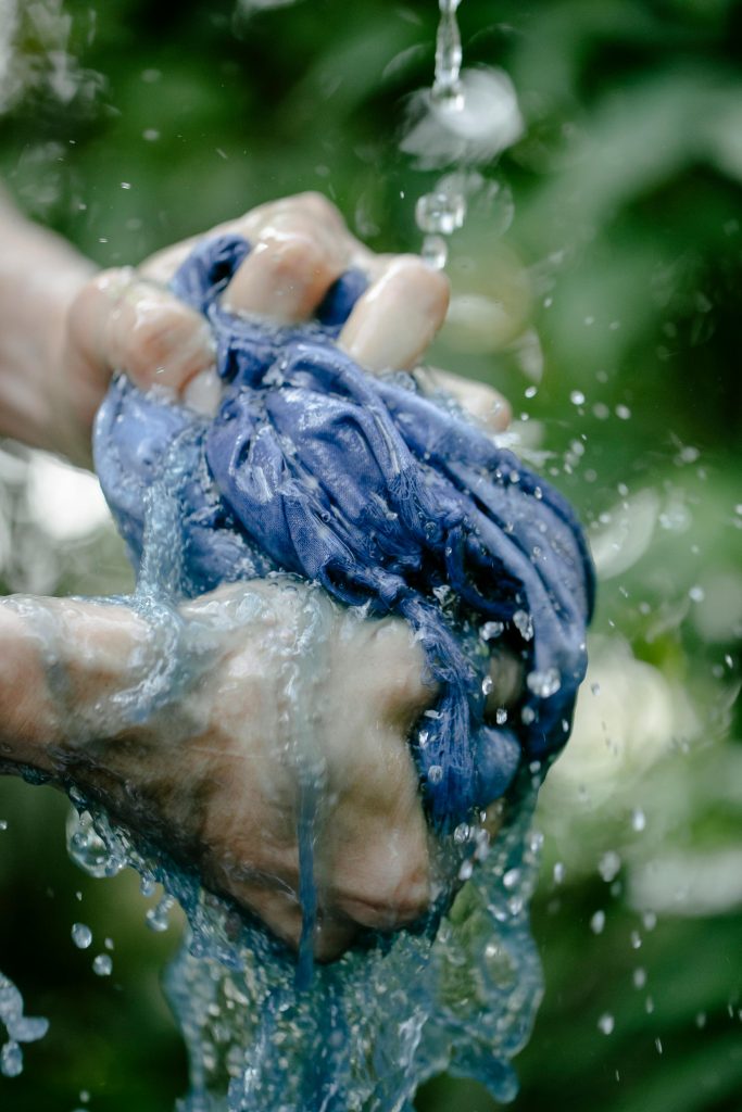 Les solutions pour laver son linge en van aménagé