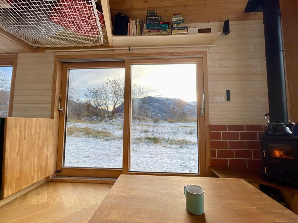 la taille des ouvertures est essentielle pour aménager un petit espace comme une tiny house